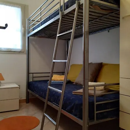 Semesterbostad Casa Glicine Agrustos
