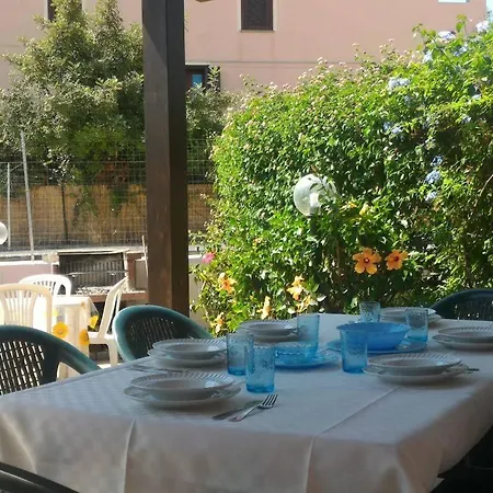 Semesterbostad Casa Glicine Agrustos