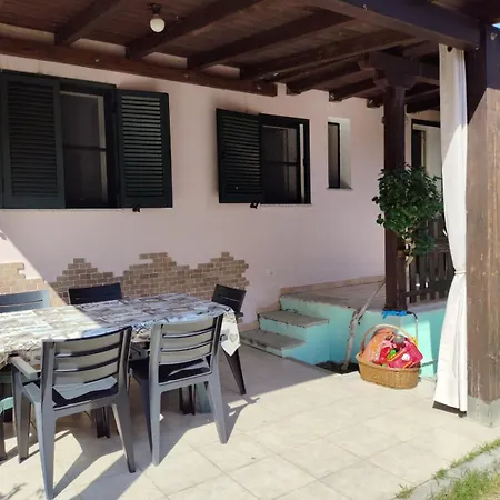 Semesterbostad Casa Glicine Agrustos